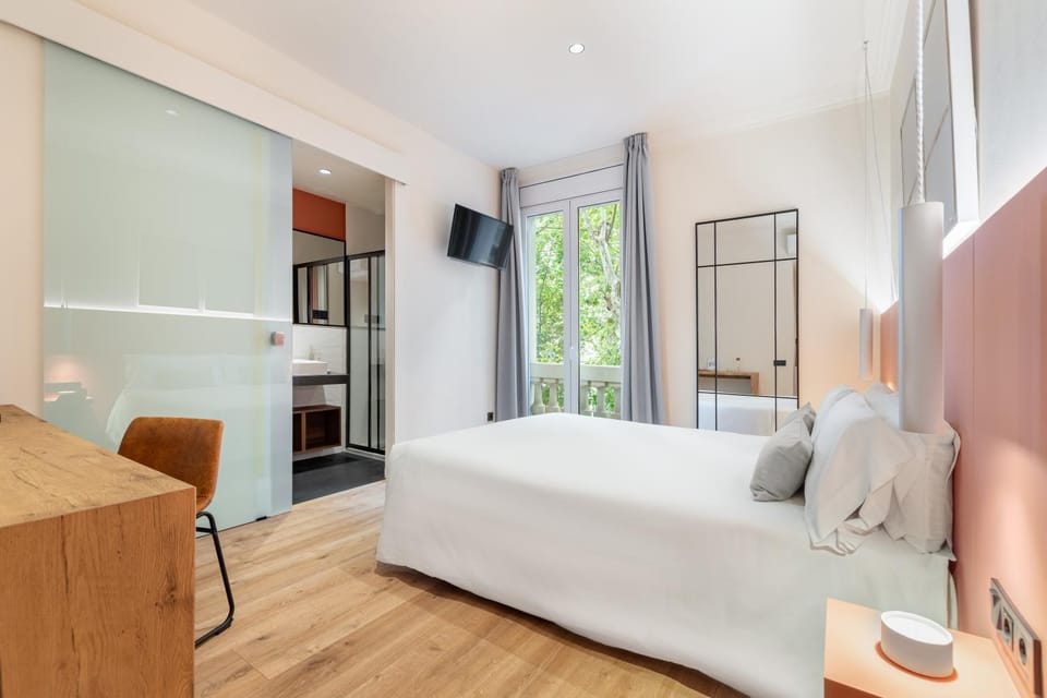 Bed, Bathroom, TV and multimedia, Photo of the whole room, Bedroom