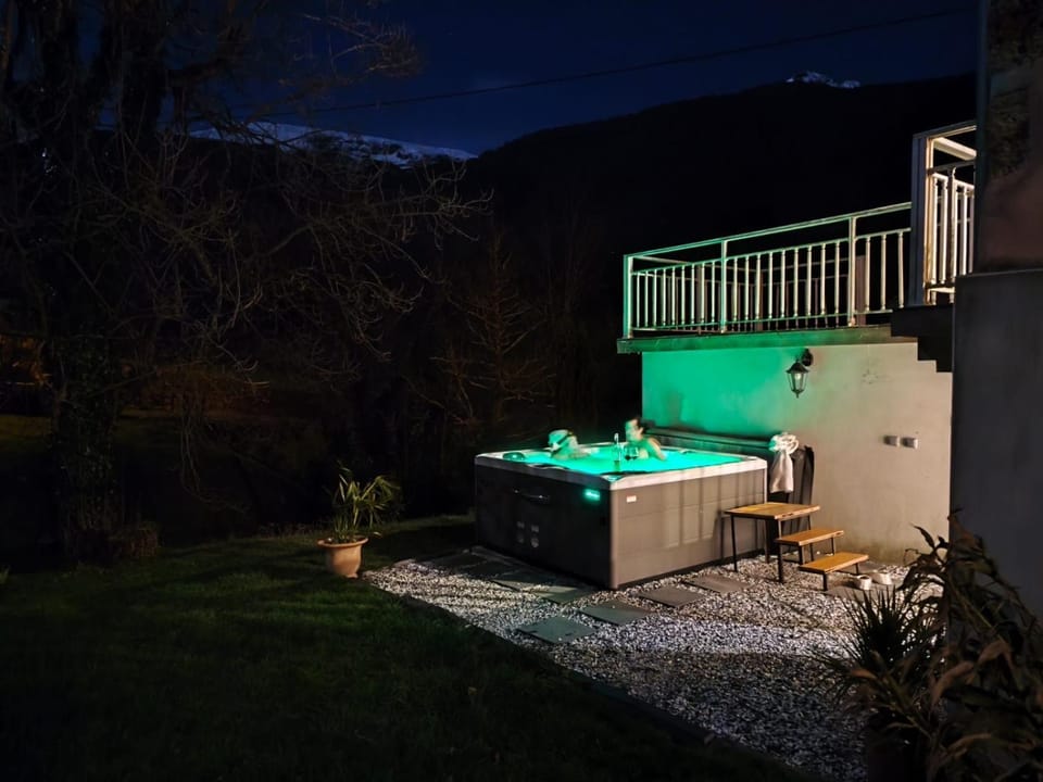 Hot Tub, Mountain view