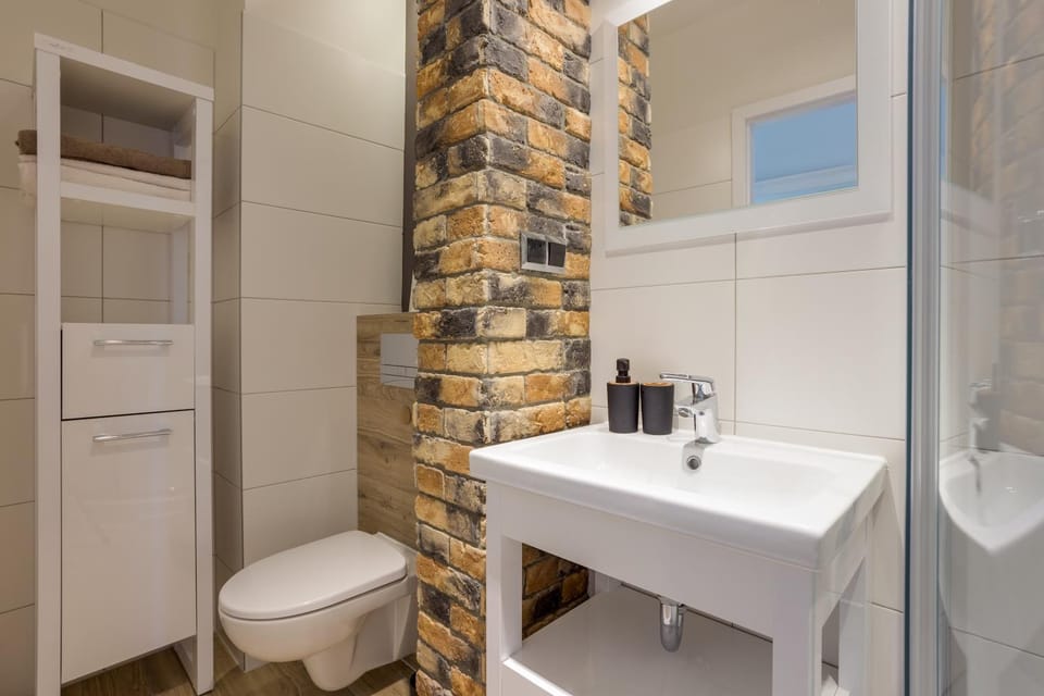 Bathroom, Decorative detail