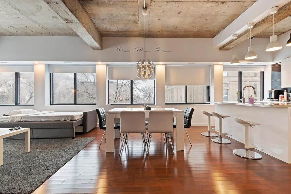 Kitchen or kitchenette, Seating area