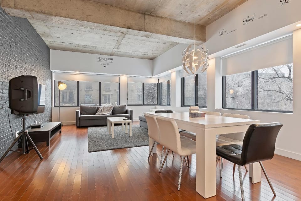 TV and multimedia, Living room, Seating area, Dining area