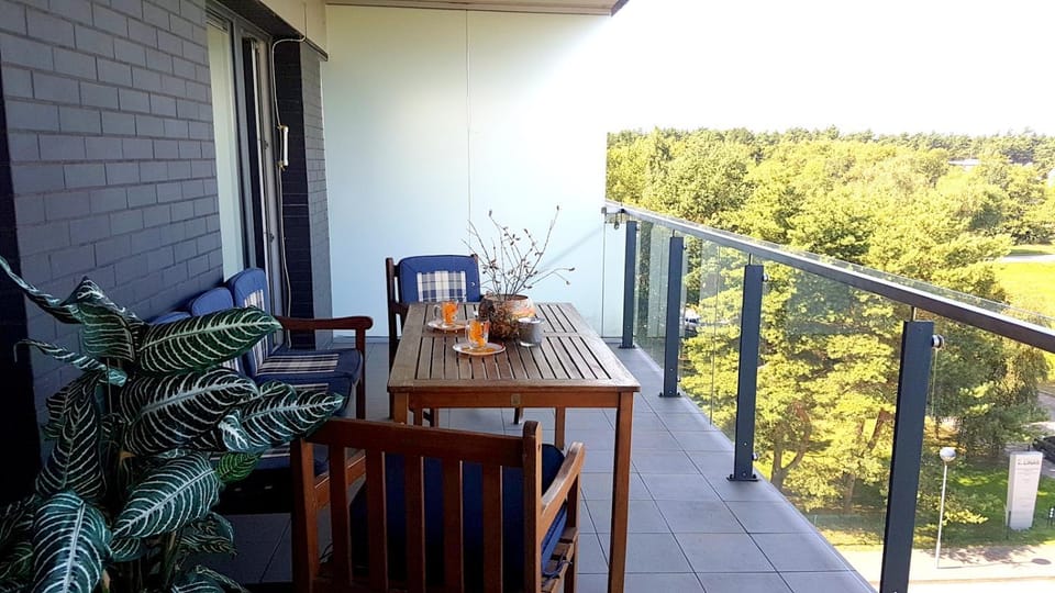 View (from property/room), Balcony/Terrace, Seating area, City view, Garden view, Street view, Quiet street view