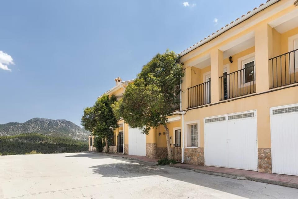 Property building, Day, Mountain view