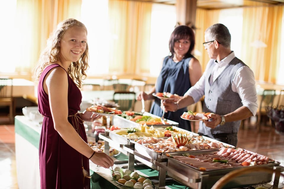 Buffet breakfast, Family