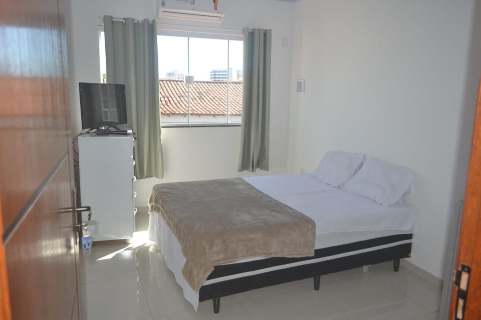 Bed, TV and multimedia, Bedroom, hair dresser