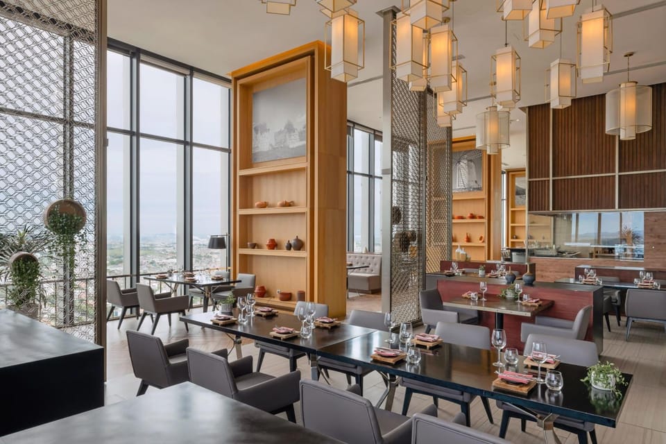 Restaurant/places to eat, View (from property/room), Dining area