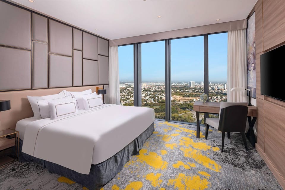 Bed, TV and multimedia, View (from property/room), Bedroom