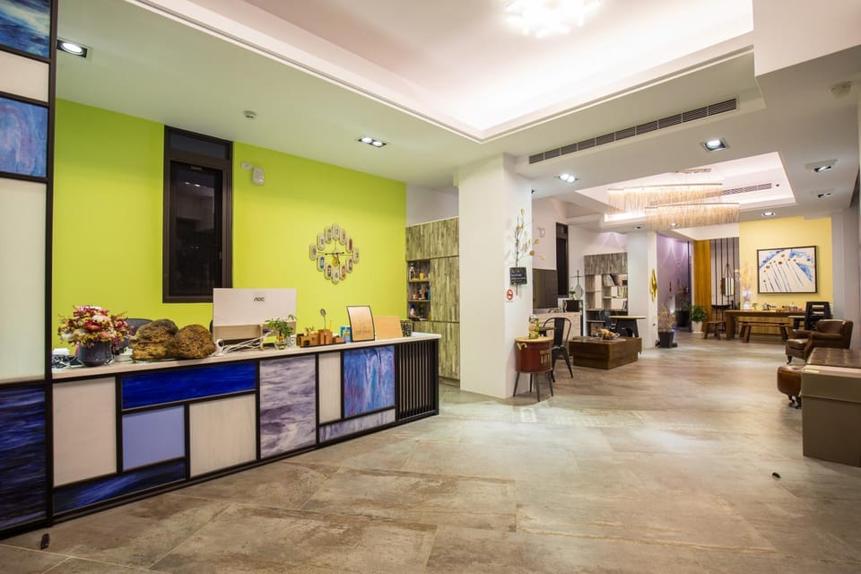 Communal lounge/ TV room, Lobby or reception