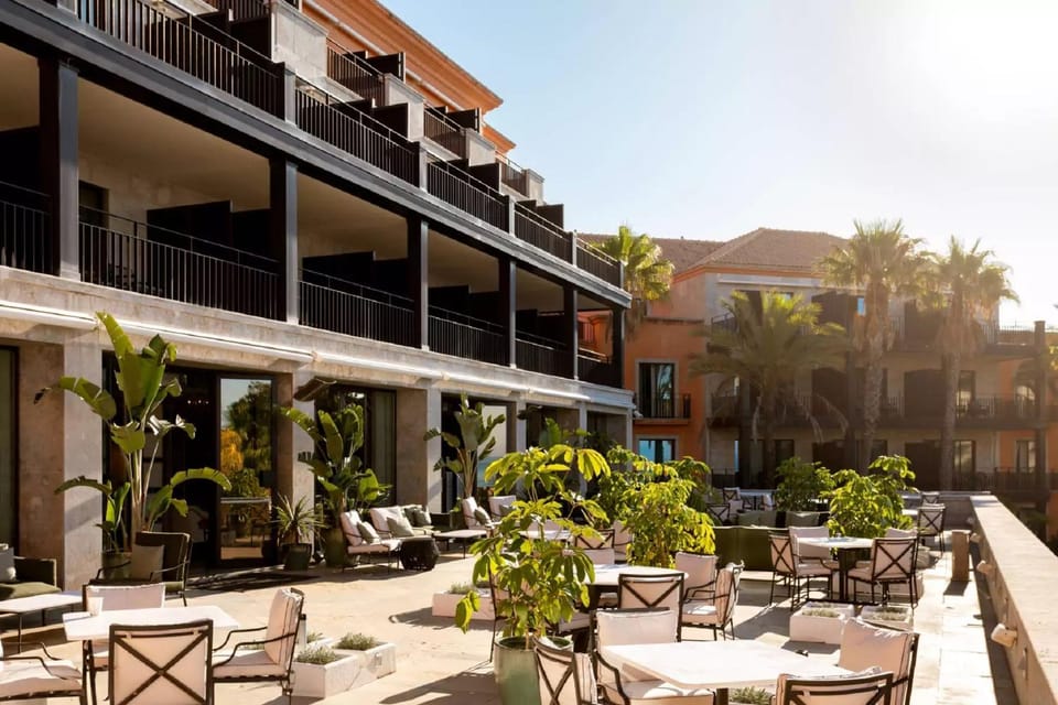 Restaurant/places to eat, Balcony/Terrace