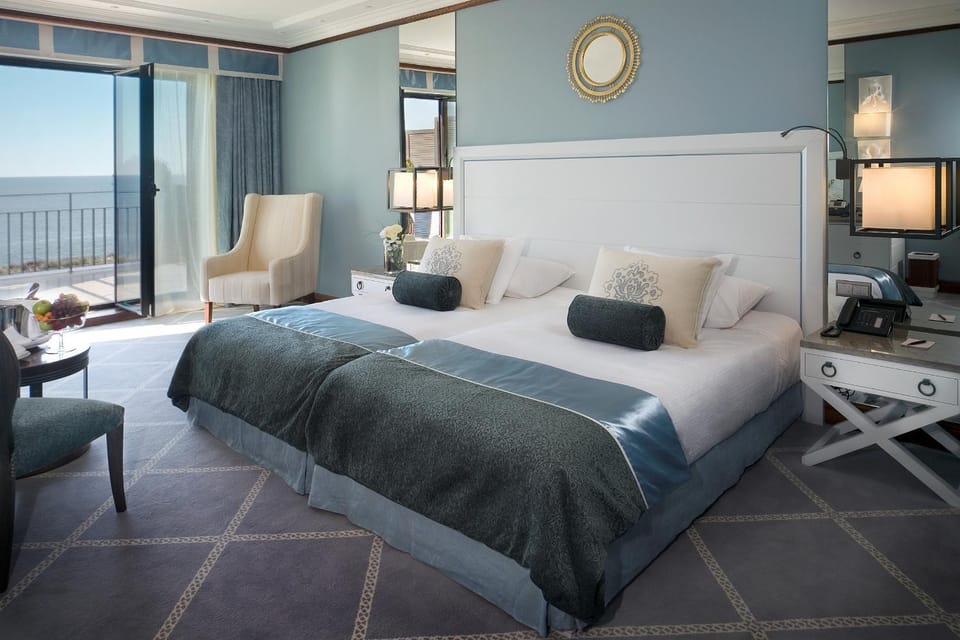 Photo of the whole room, Bedroom, Sea view