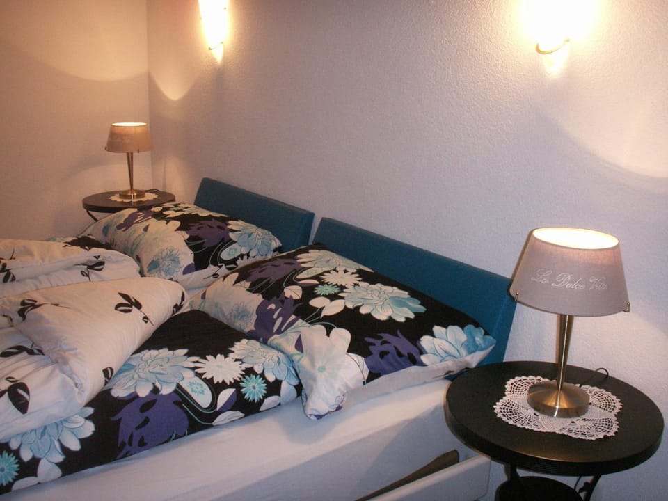 Photo of the whole room, Decorative detail