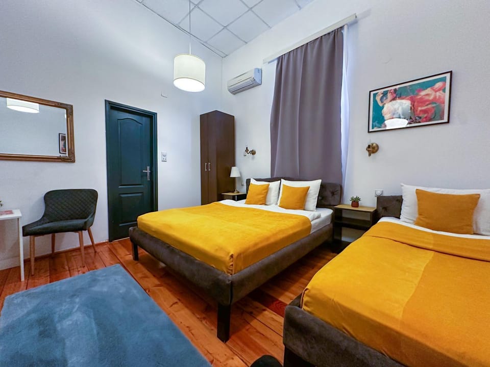 Bed, TV and multimedia, Photo of the whole room, Bedroom, wardrobe, air conditioner