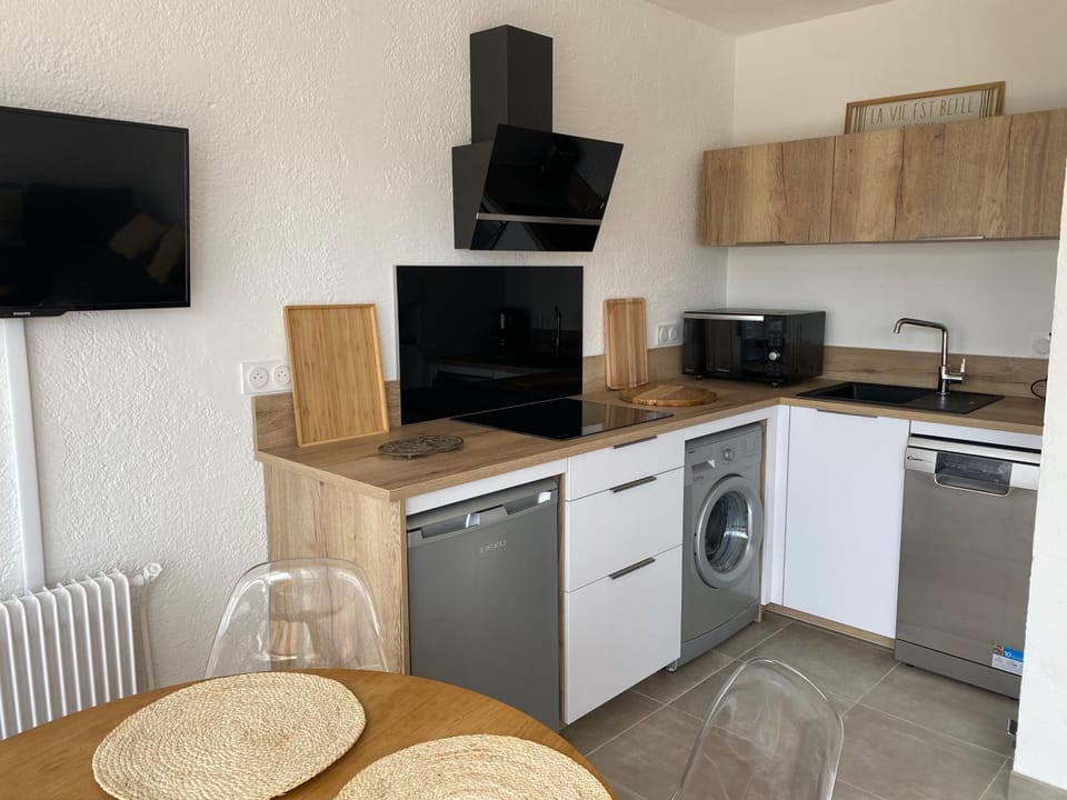 Communal lounge/ TV room, TV and multimedia, Kitchen or kitchenette