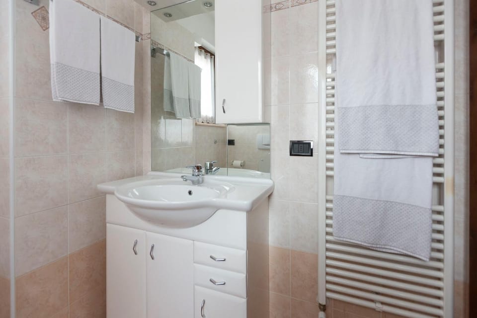 Bathroom, towels