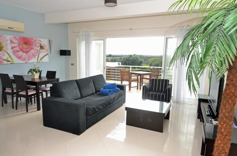 Patio, View (from property/room), Balcony/Terrace, Living room, Seating area, Dining area