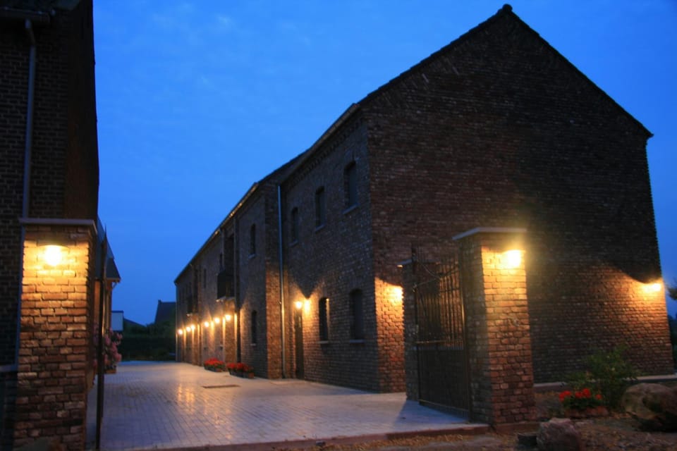 Facade/entrance, Night, Decorative detail