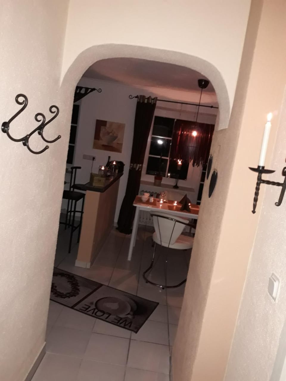 Photo of the whole room, Decorative detail