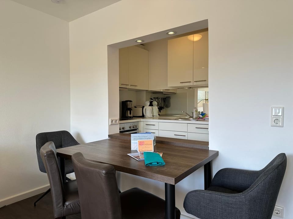 Robby 6 - Strandnahe, ruhige Ferienwohnung mit Balkon Apartment in Friesland