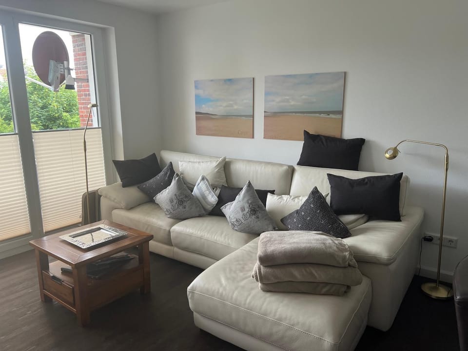 Robby 6 - Strandnahe, ruhige Ferienwohnung mit Balkon Apartment in Friesland