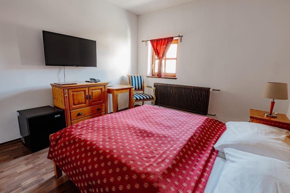 TV and multimedia, Photo of the whole room, Bedroom