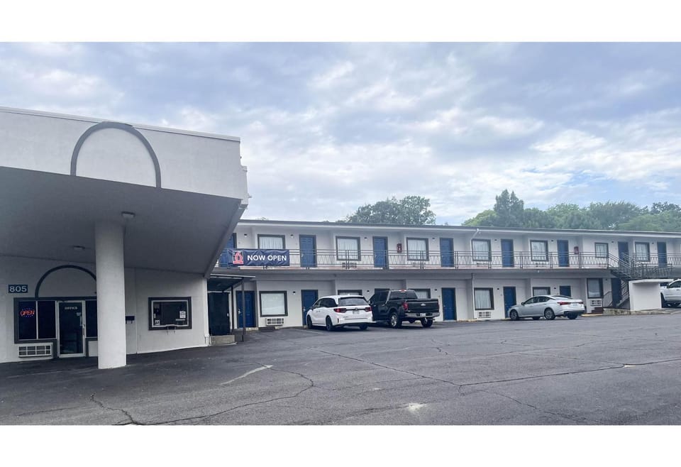 Property building, Facade/entrance, Parking