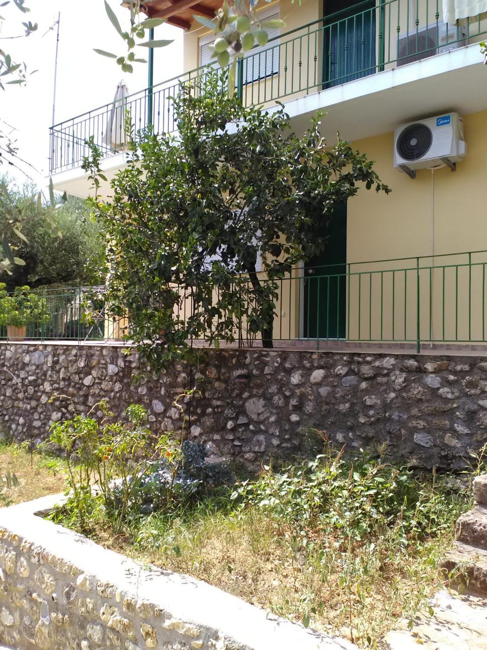 Facade/entrance