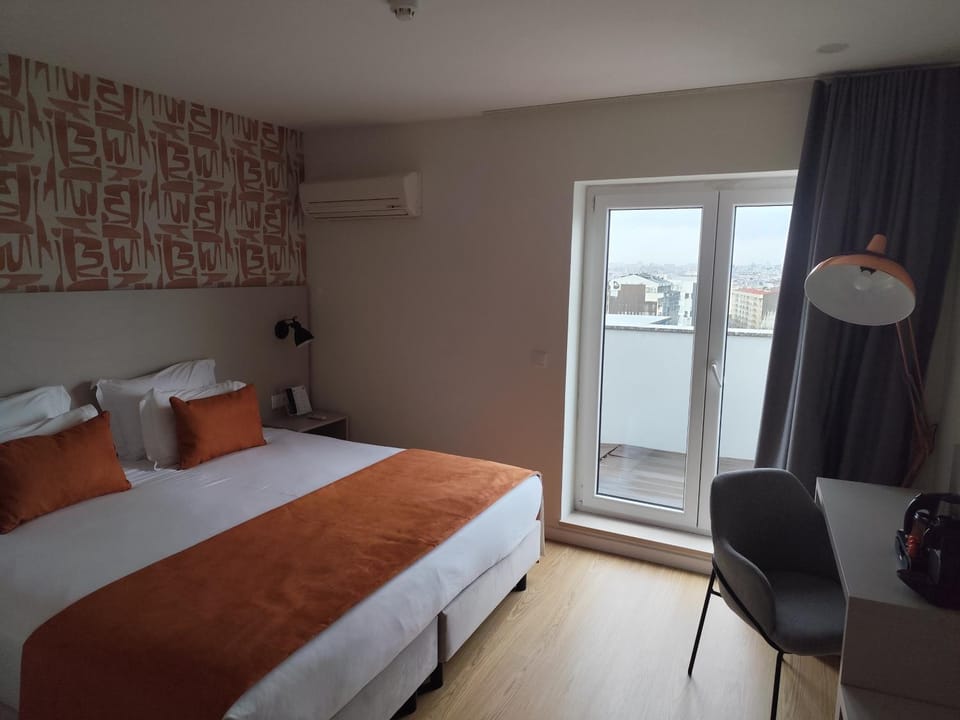 Bed, Bedroom, air conditioner