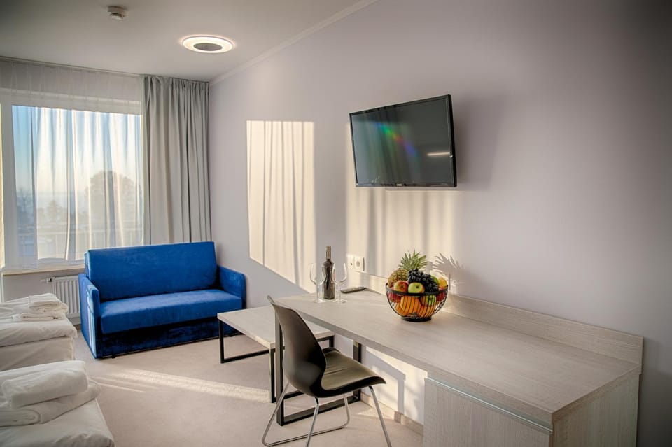 Communal lounge/ TV room, TV and multimedia, Living room, Seating area