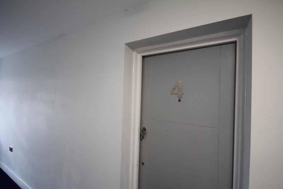 Holden Court Apartments -Apt 4 Apartment in Uxbridge