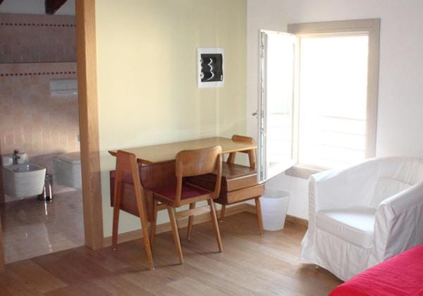 Day, Seating area