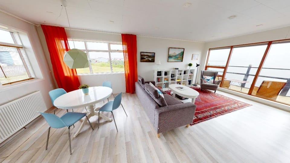 Living room, Dining area