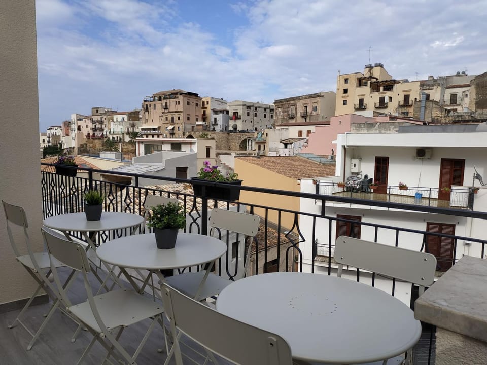 Balcony/Terrace, City view