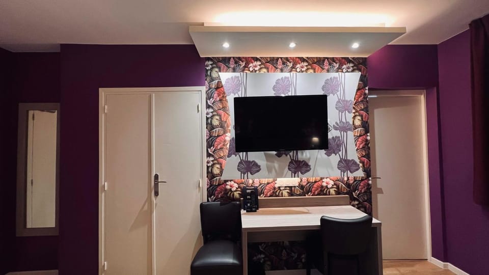 Contact Hôtel Le Continental Hotel in Centre-Val de Loire