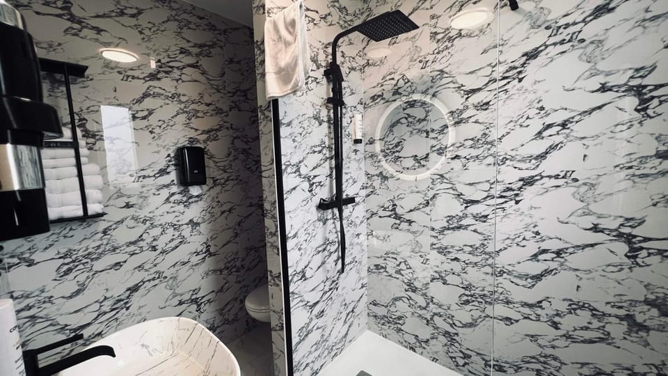 Contact Hôtel Le Continental Hotel in Centre-Val de Loire