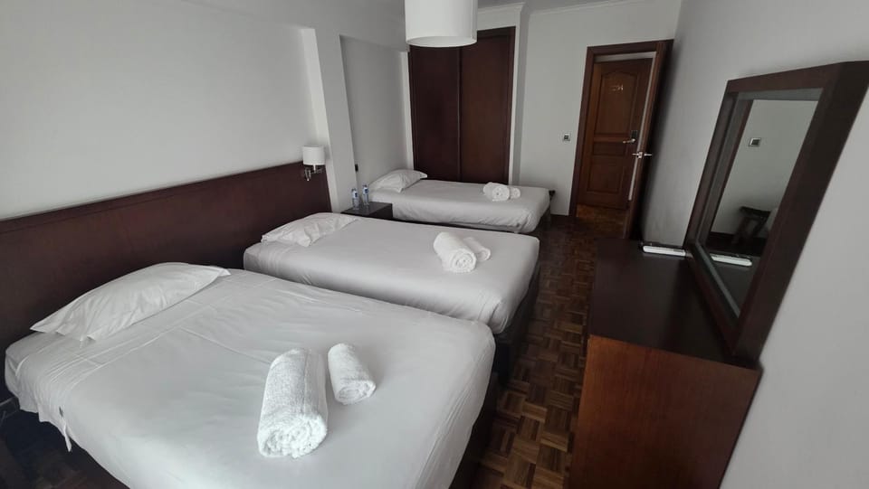 Bed, towels