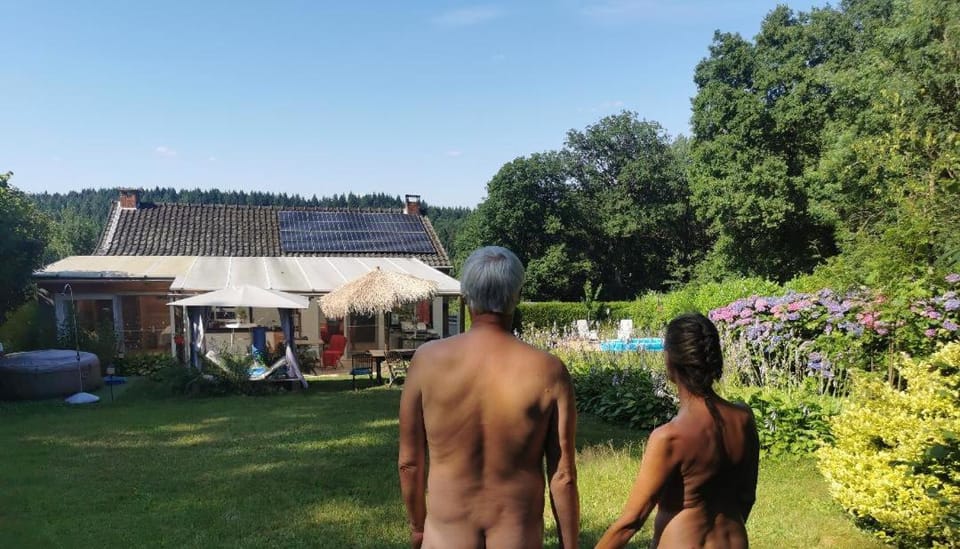 Property building, Garden, Hot Tub, Swimming pool