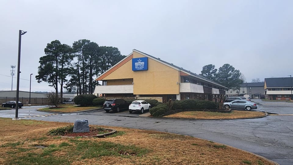 Property building, Day, Street view, Parking