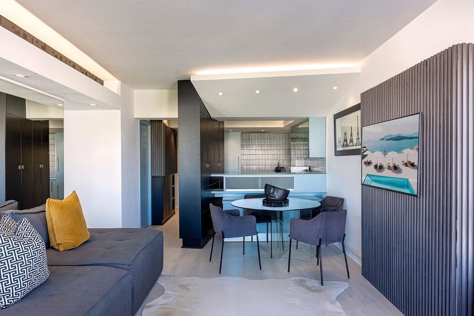 Clifton YOLO Spaces - Clifton Beachfront Executive Apartment Apartment in Cape Town