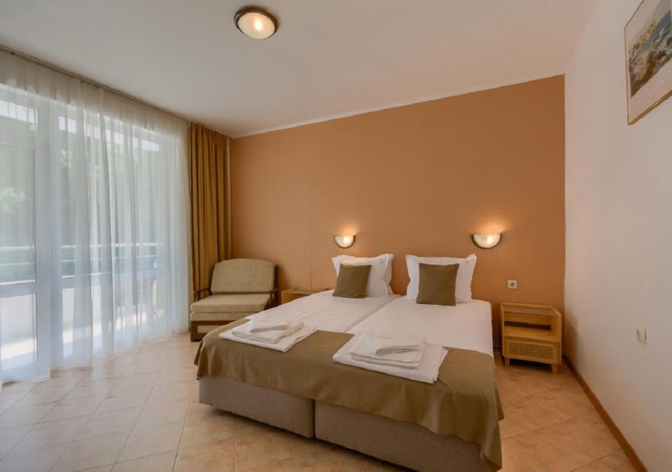 Bed, Photo of the whole room