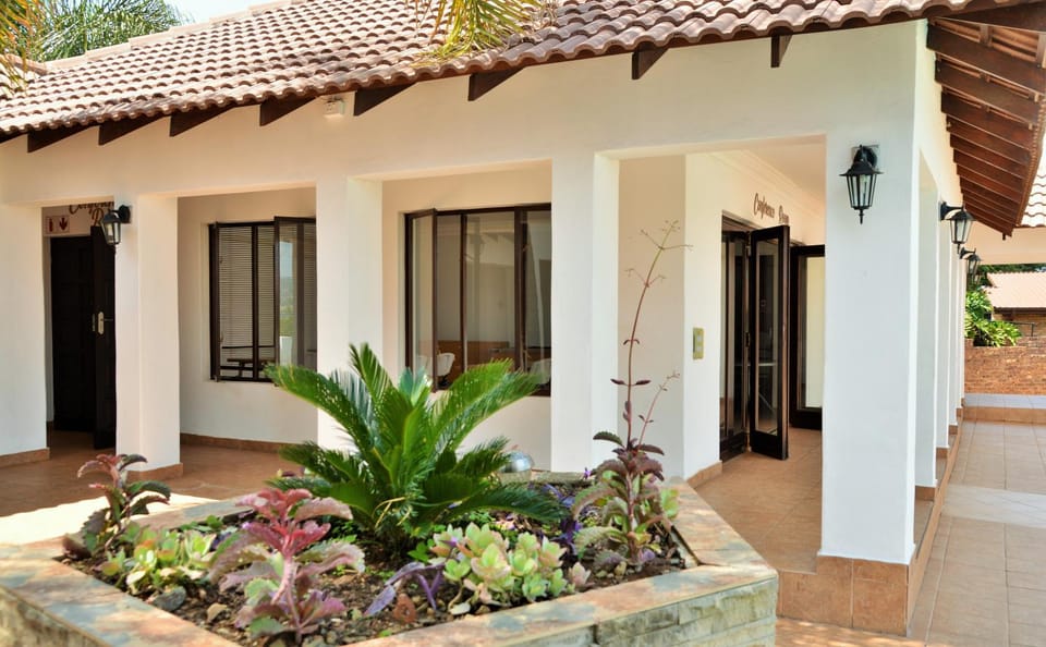 Property building, Facade/entrance, Day, Garden, Garden view, Internal: Not applicable to any particular room