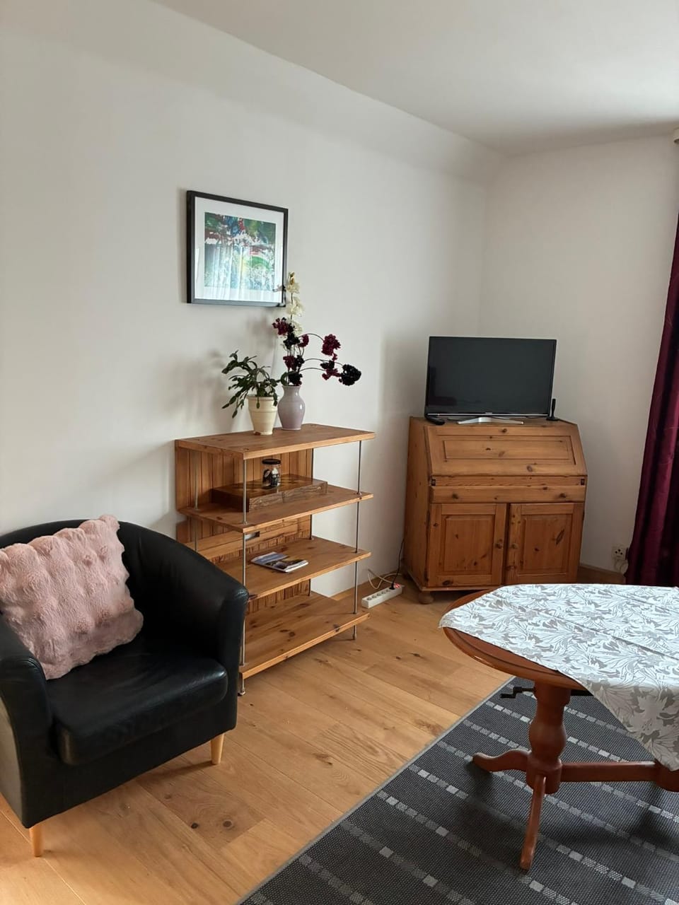 Communal lounge/ TV room