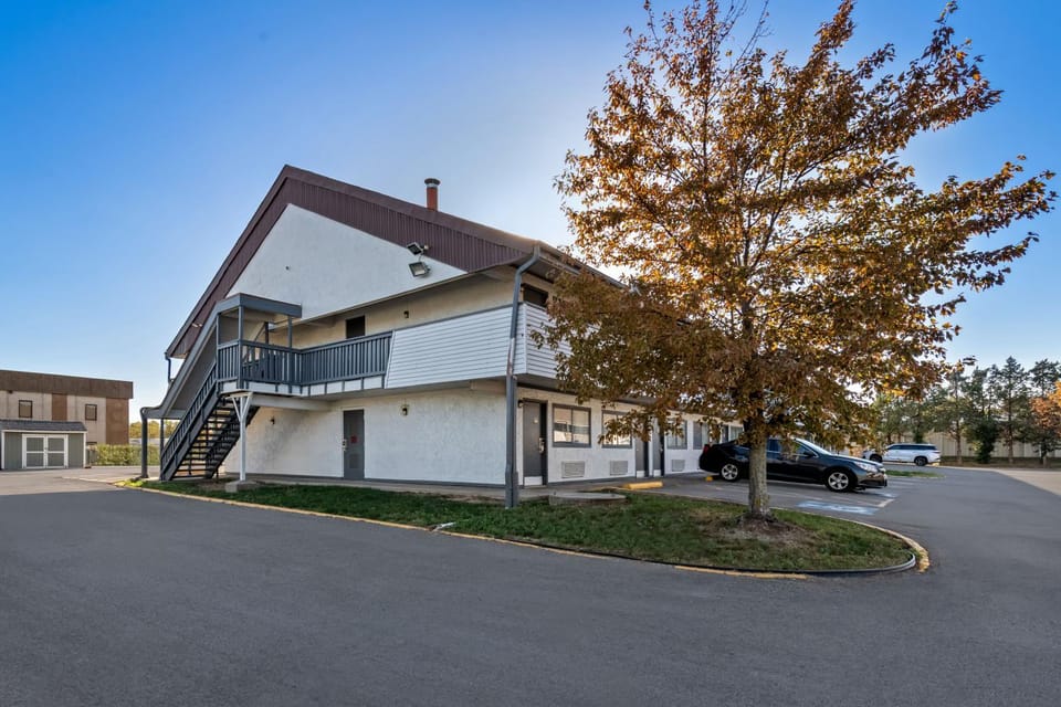 Property building, Day, Parking