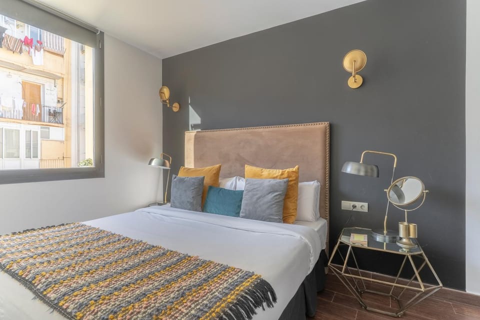 Bed, Photo of the whole room, Bedroom