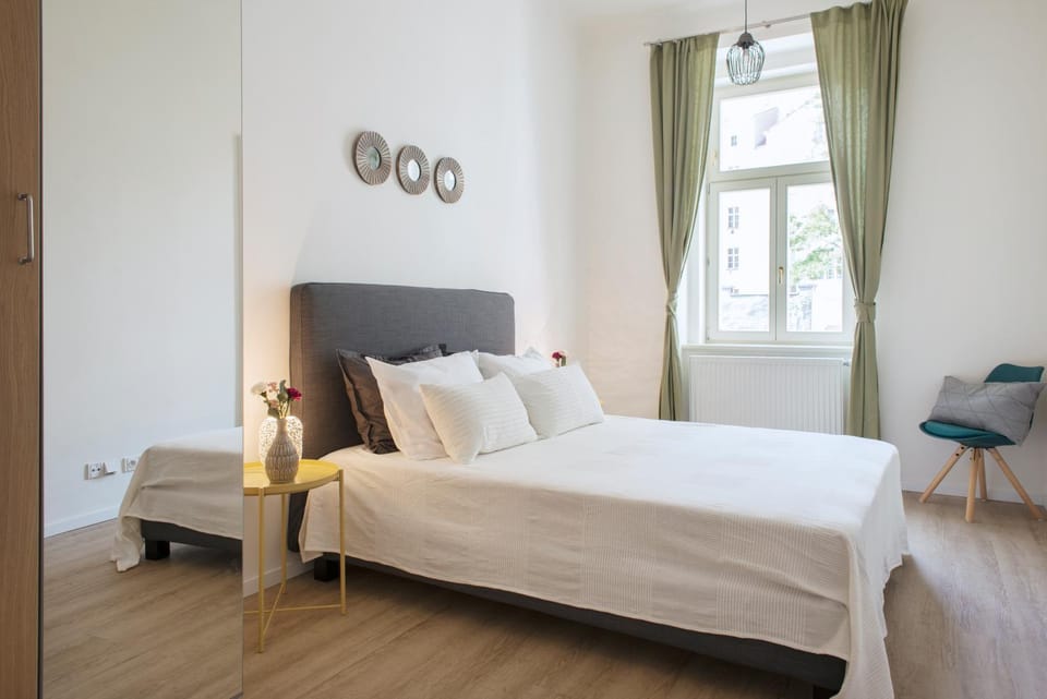 Bed, Photo of the whole room, Decorative detail, Bedroom, Area and facilities