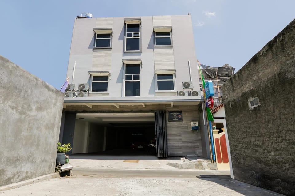 Facade/entrance