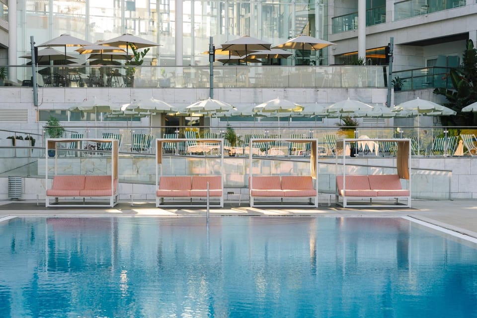 Day, Swimming pool, sunbed