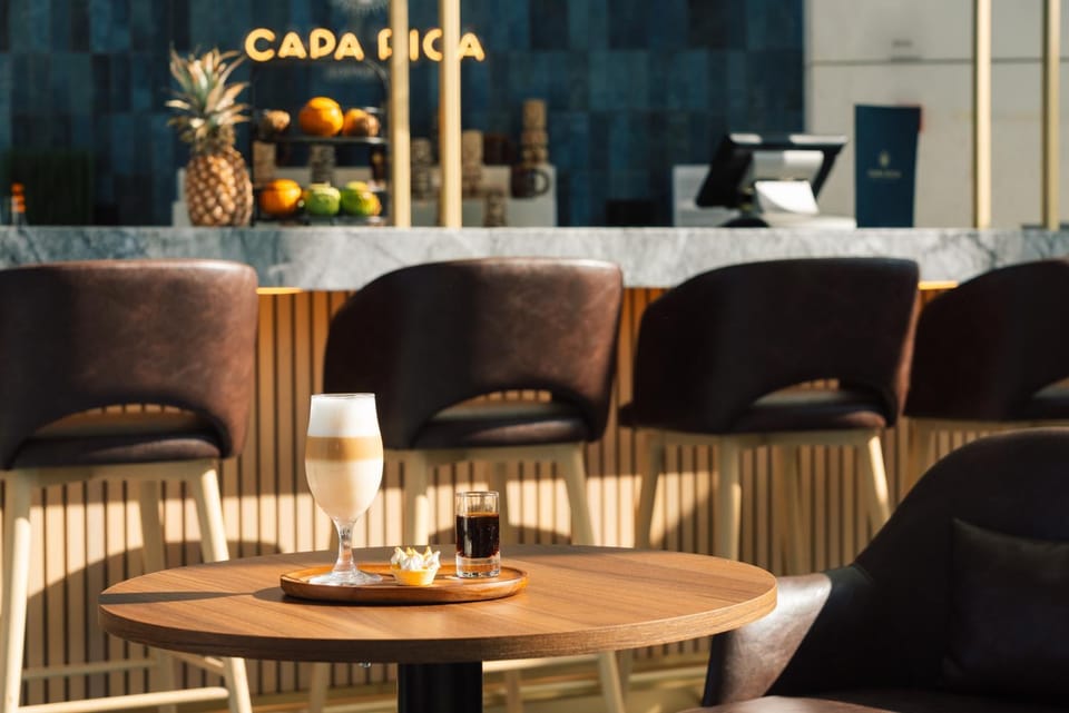 Lounge or bar, Food and drinks, Drinks