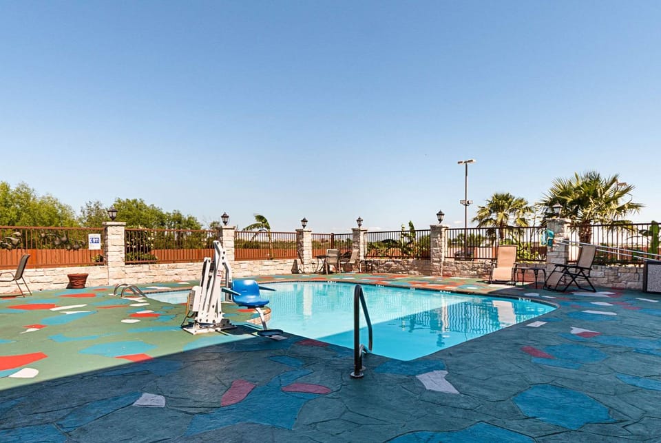 On site, Pool view, Swimming pool, Swimming pool