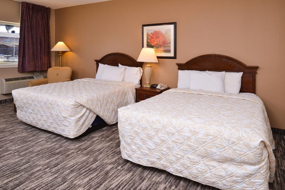 Bed, Seating area, Bedroom