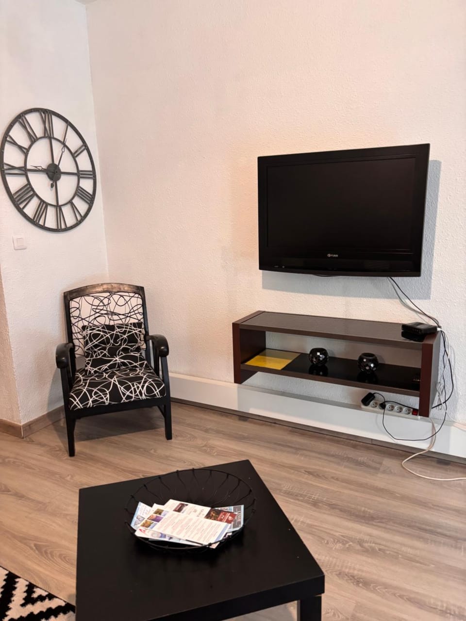 Communal lounge/ TV room, Living room, Seating area